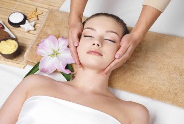 Facial massage in Lyon with natural ingredients